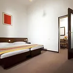 Hotel Opatija 2*