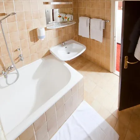 Hotel Opatija 2* Οπατία