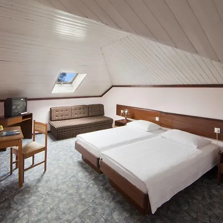 Hotel Opatija 2* Опатия