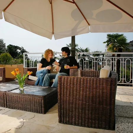 Hotel Opatija מלון 2*