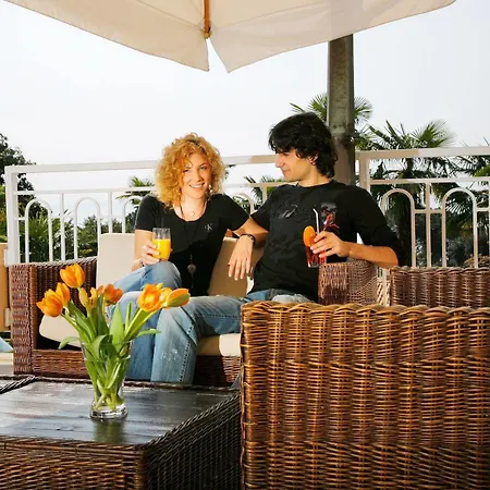 Hotel Opatija מלון 2*