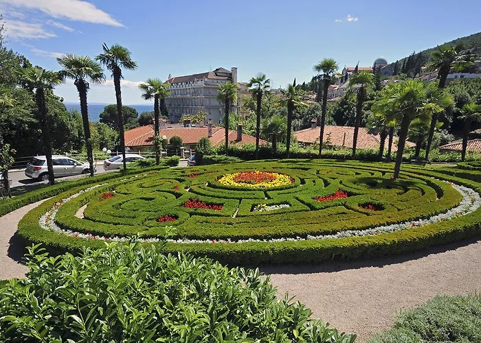 Hotel Opatija Hotell 2*
